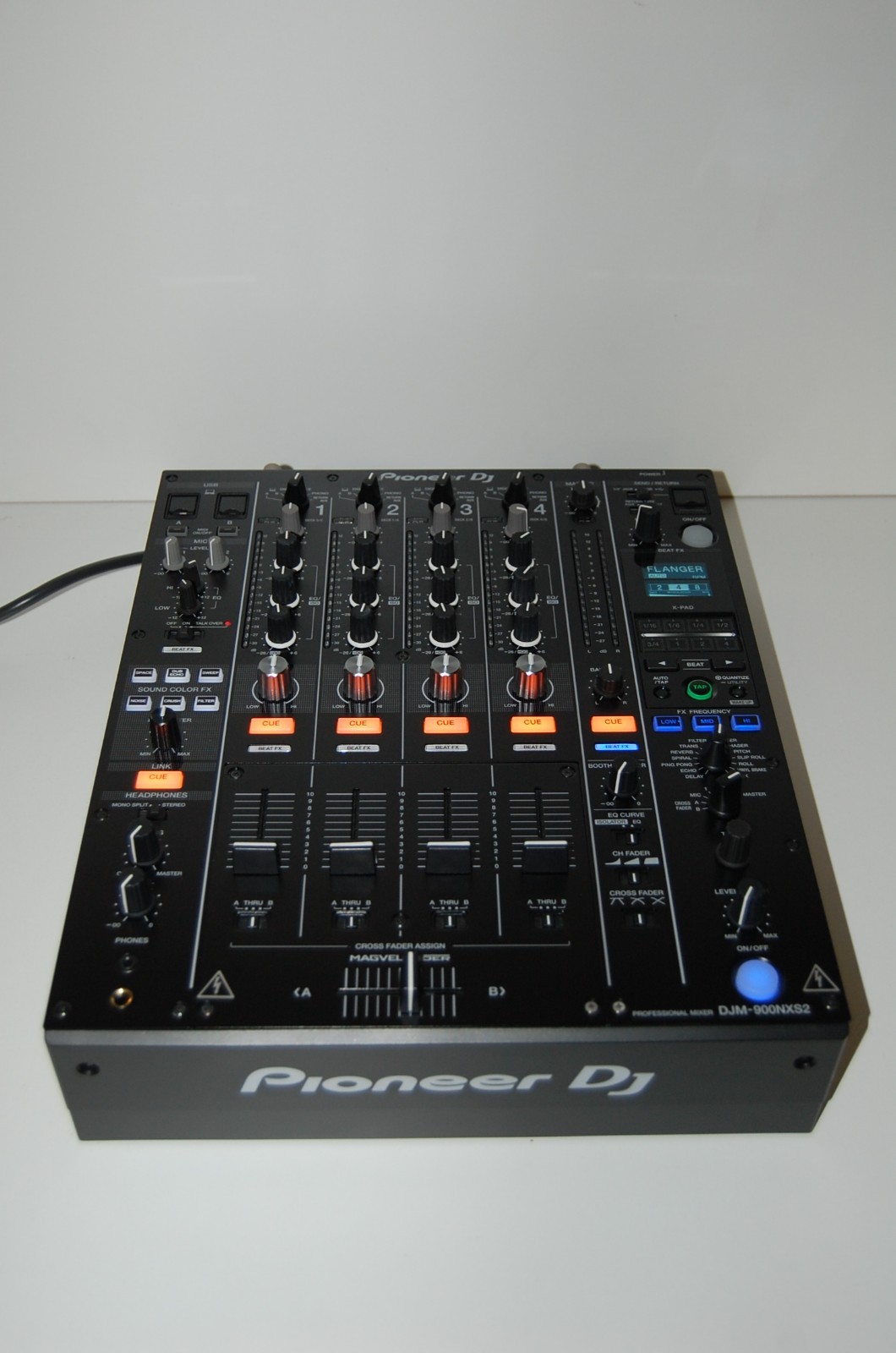 Pioneer DJM-900NXS2 4-Channel Professional DJ Mixer MINT W/BOX L@@K Pioneer DJM-900NXS2 4-Channel Professional DJ Mixer MINT W/BOX L@@K