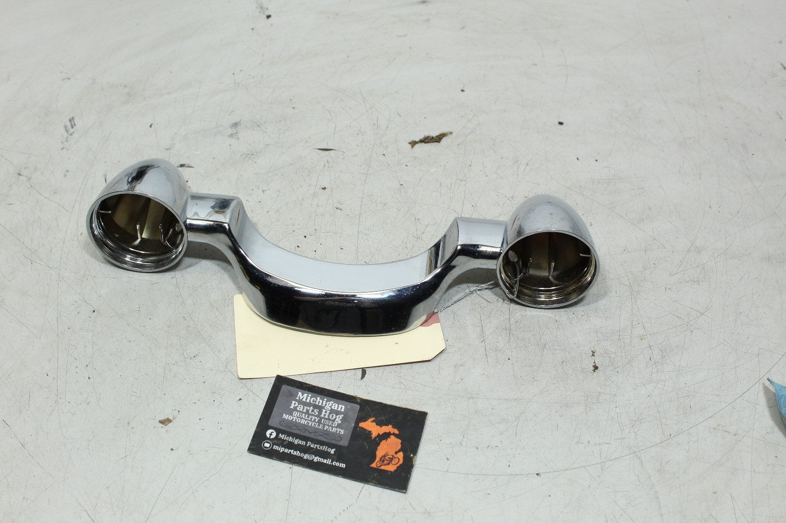 06-15 Harley Street Glide OEM Rear Turn Signal Bar Mount Bullet Chrome