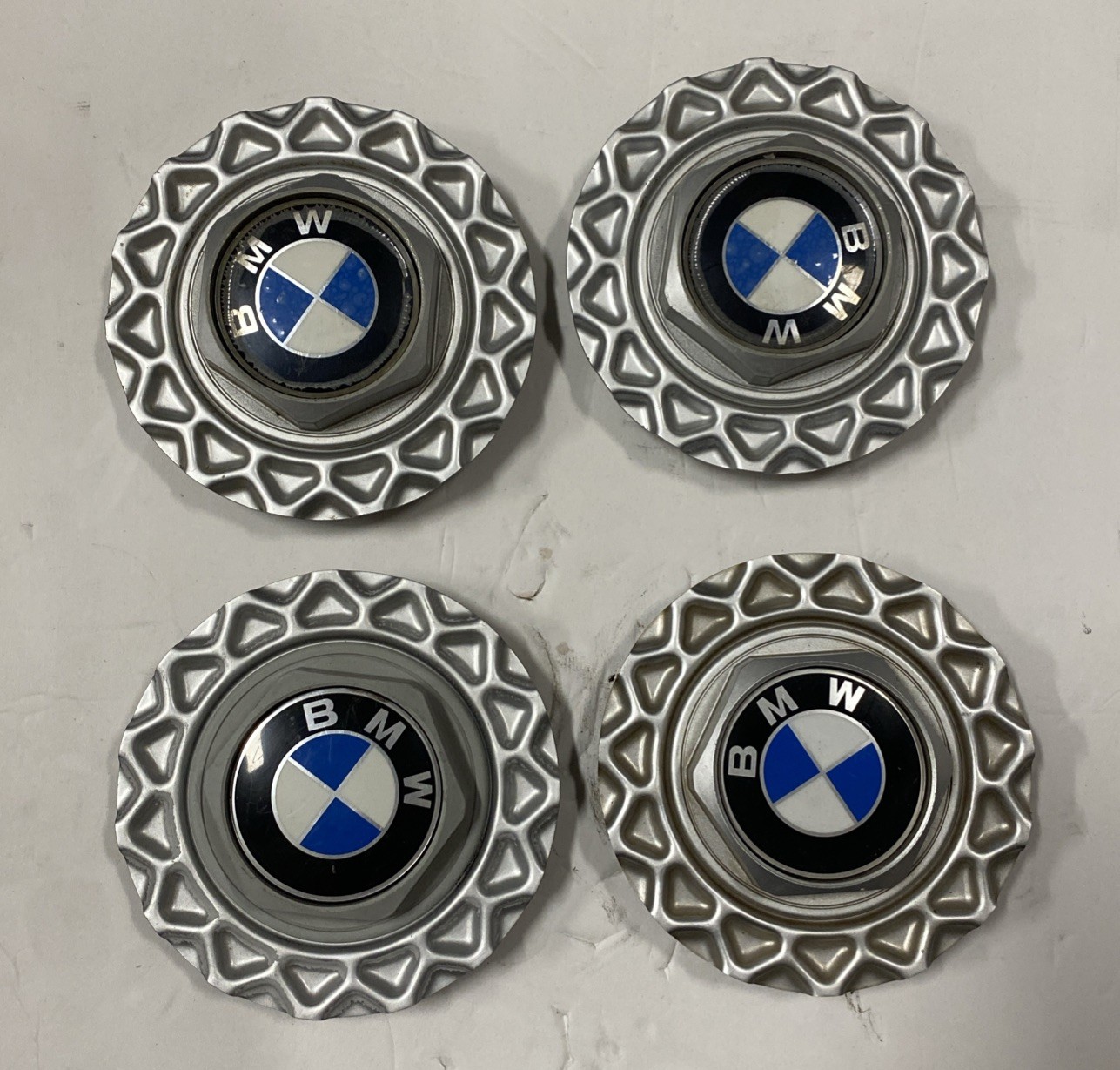 BMW E21 E23 E24 E28 E30 320I M3 WHEEL CENTER HUB COVER EMBLEM BADGE SET 4 OEM BMW E21 E23 E24 E28 E30 320I M3 WHEEL CENTER HUB COVER EMBLEM BADGE SET 4 OEM