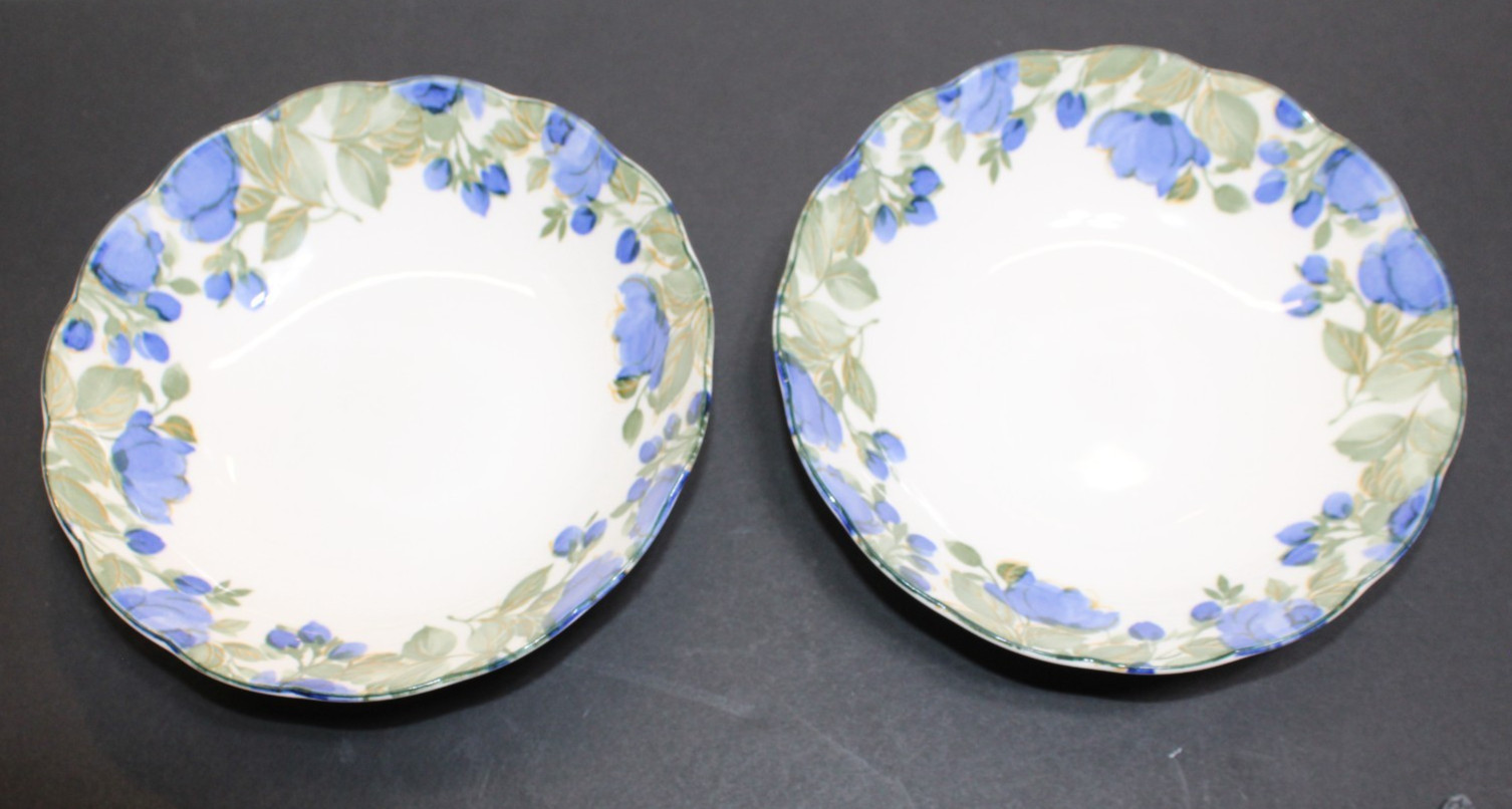 Nikko Flirtatious 6 3/4 in Soup Cereal Bowl Scallop Blue Floral Set Of 2 EUC HTF