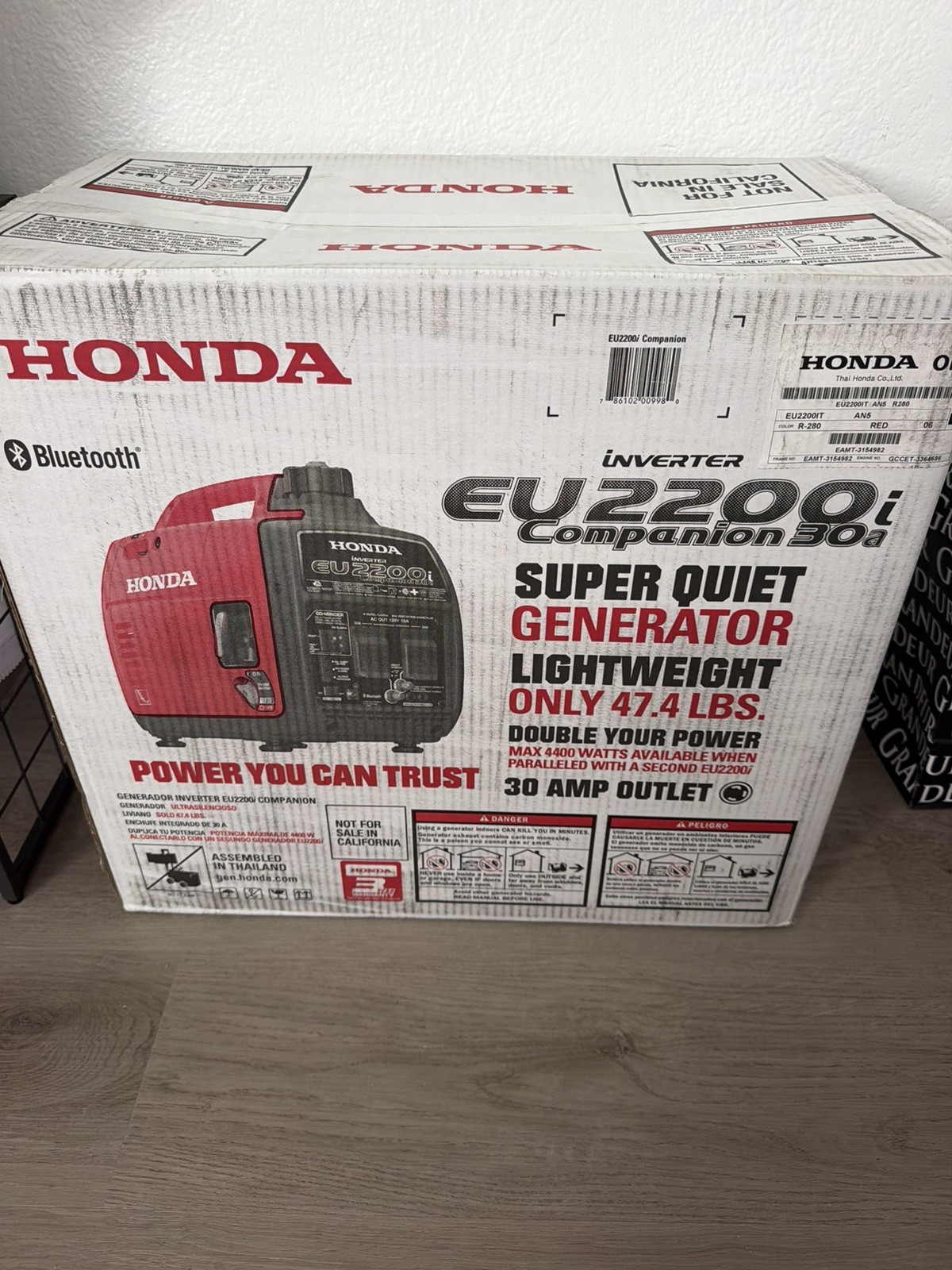 Honda 664240 EU2200i 2200W Portable Inverter Generator w/ Co-Minder New