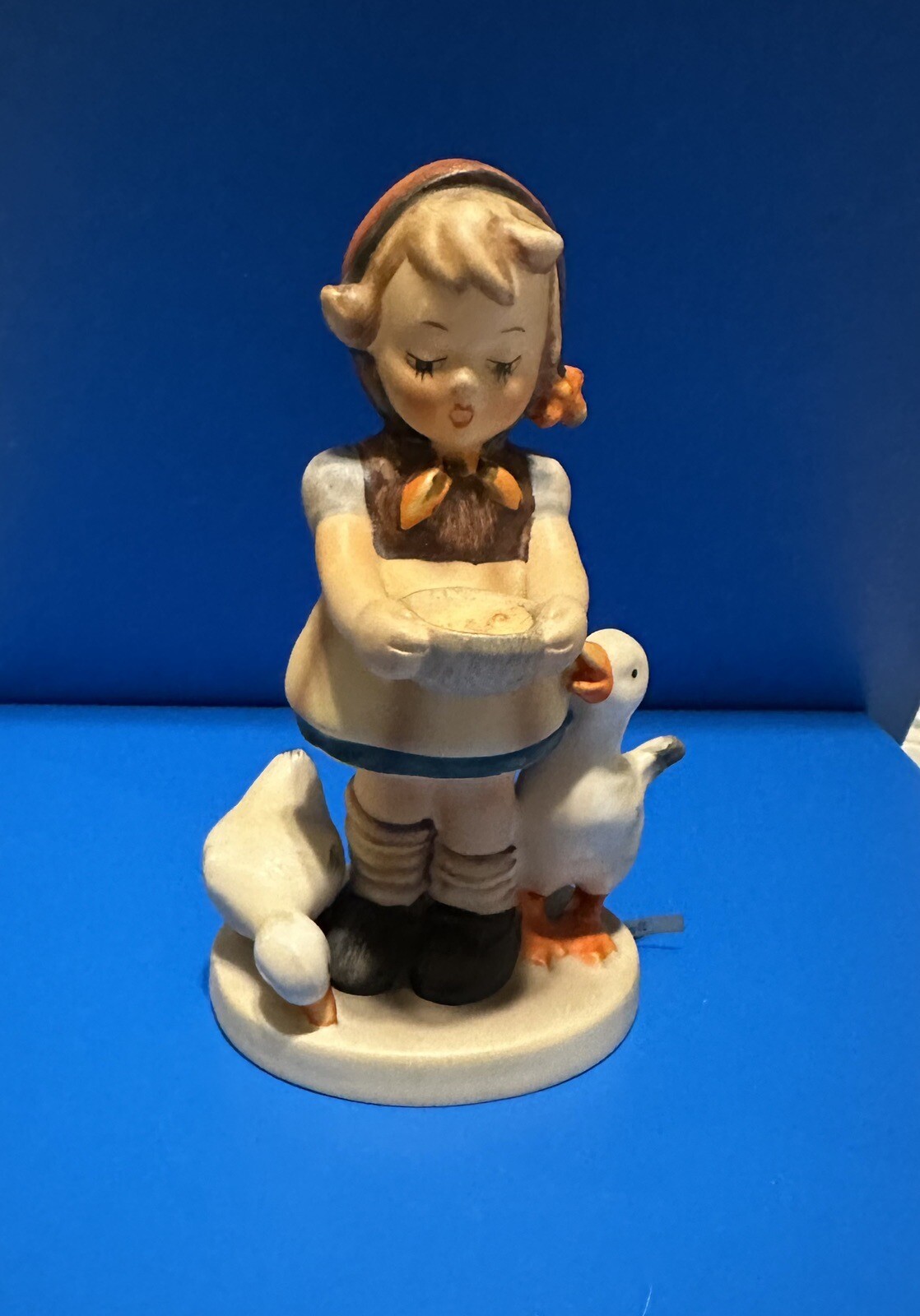 Vintage MJ Hummel W Germany Figurine \ Vintage MJ Hummel W Germany Figurine \