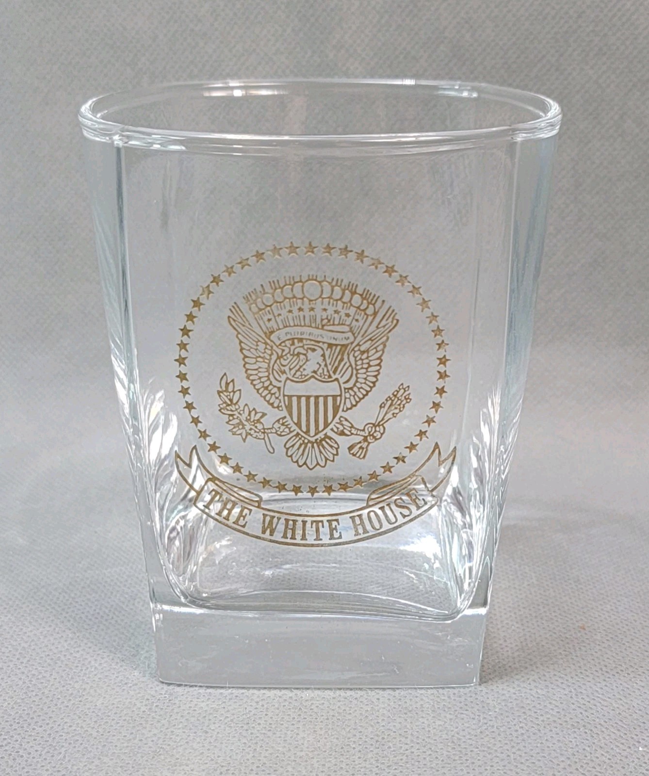 Vintage UNITED STATES Seal THE WHITE HOUSE Goldtone WHISKEY TUMBLER Glass