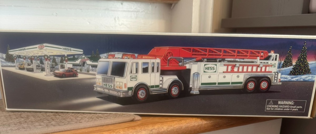 2000 Hess Fire Truck With Box -BRAND NEW 2000 Hess Fire Truck With Box -BRAND NEW