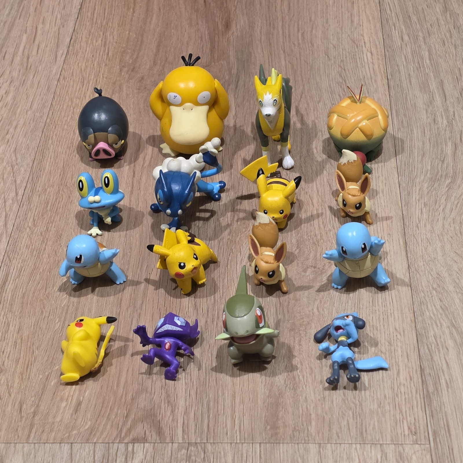 Jazwares Tomy Pokemon Battle Figures Mixed Multi Pack Lot of 16 Mini Toys Loose
