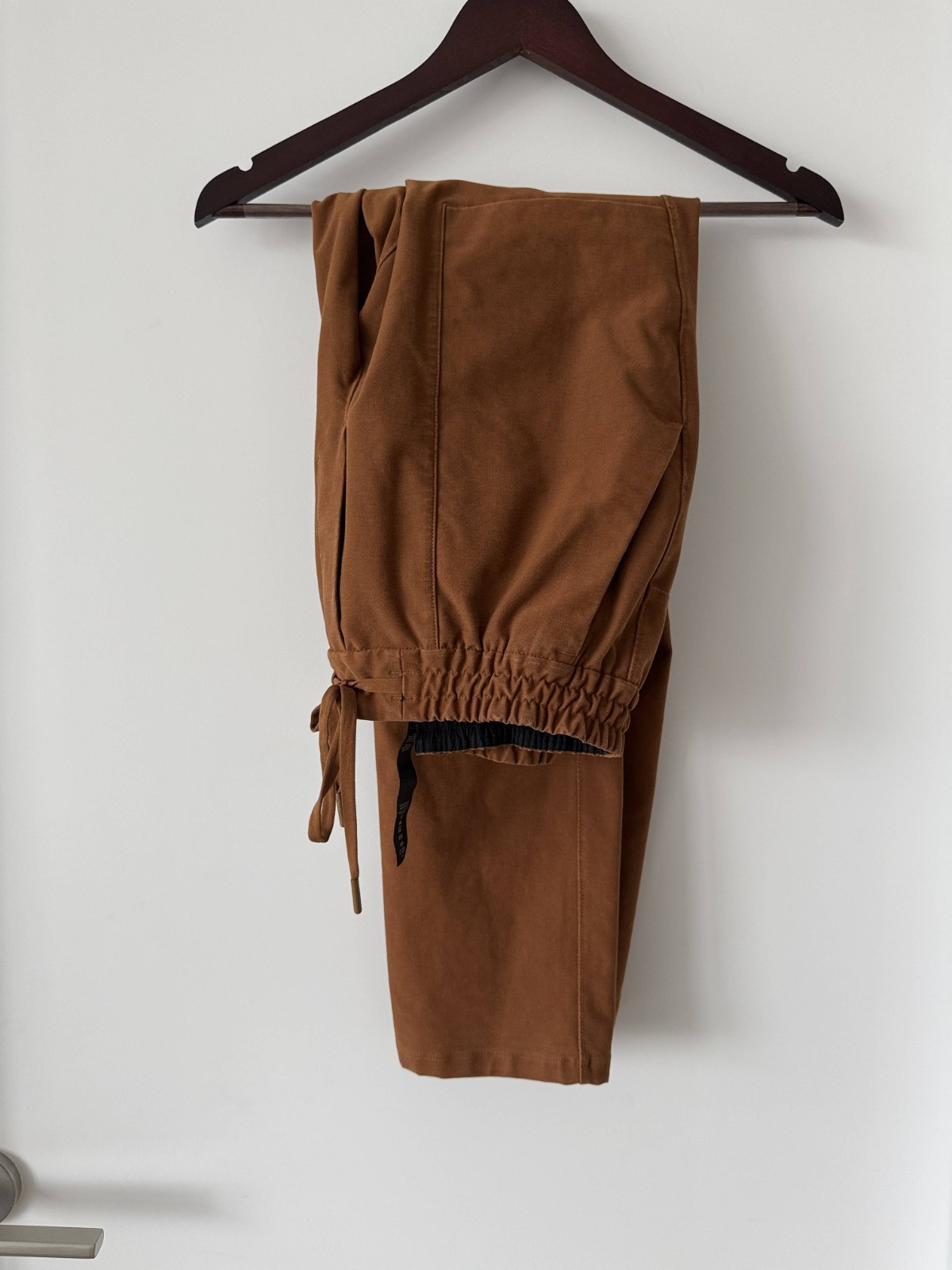Lululemon Men\'s Pull-On Jogger Pant Brown Canvas Cinch Hem Drawcord Zip Pocket S Lululemon Men\'s Pull-On Jogger Pant Brown Canvas Cinch Hem Drawcord Zip Pocket S