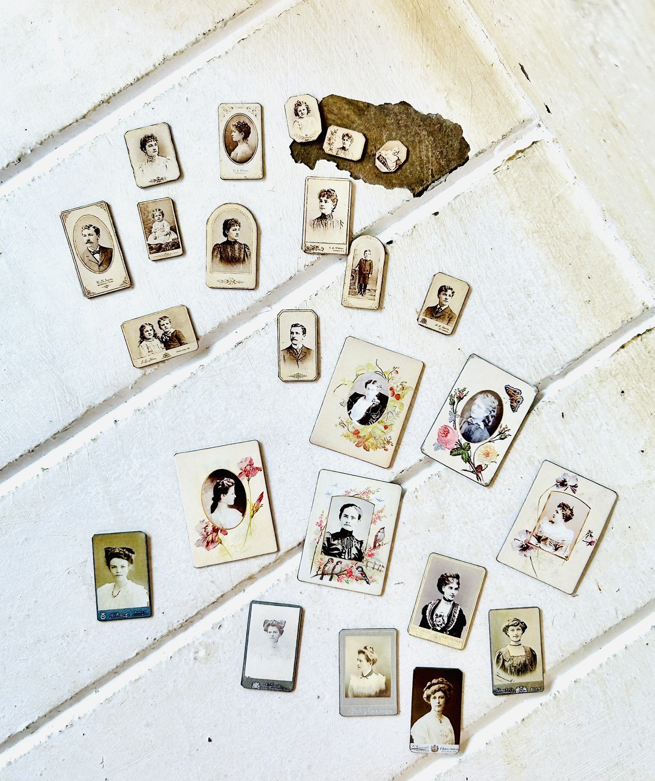 Miniature 1:12 Scale ‘Vintage’ Cabinet Card Photos Collection / Lot of 24 Miniature 1:12 Scale ‘Vintage’ Cabinet Card Photos Collection / Lot of 24