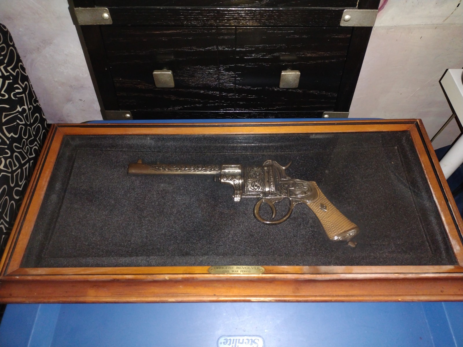 Vintage Turner Wall Accessory Collectible. Officers Revolver Civil War Period Vintage Turner Wall Accessory Collectible. Officers Revolver Civil War Period