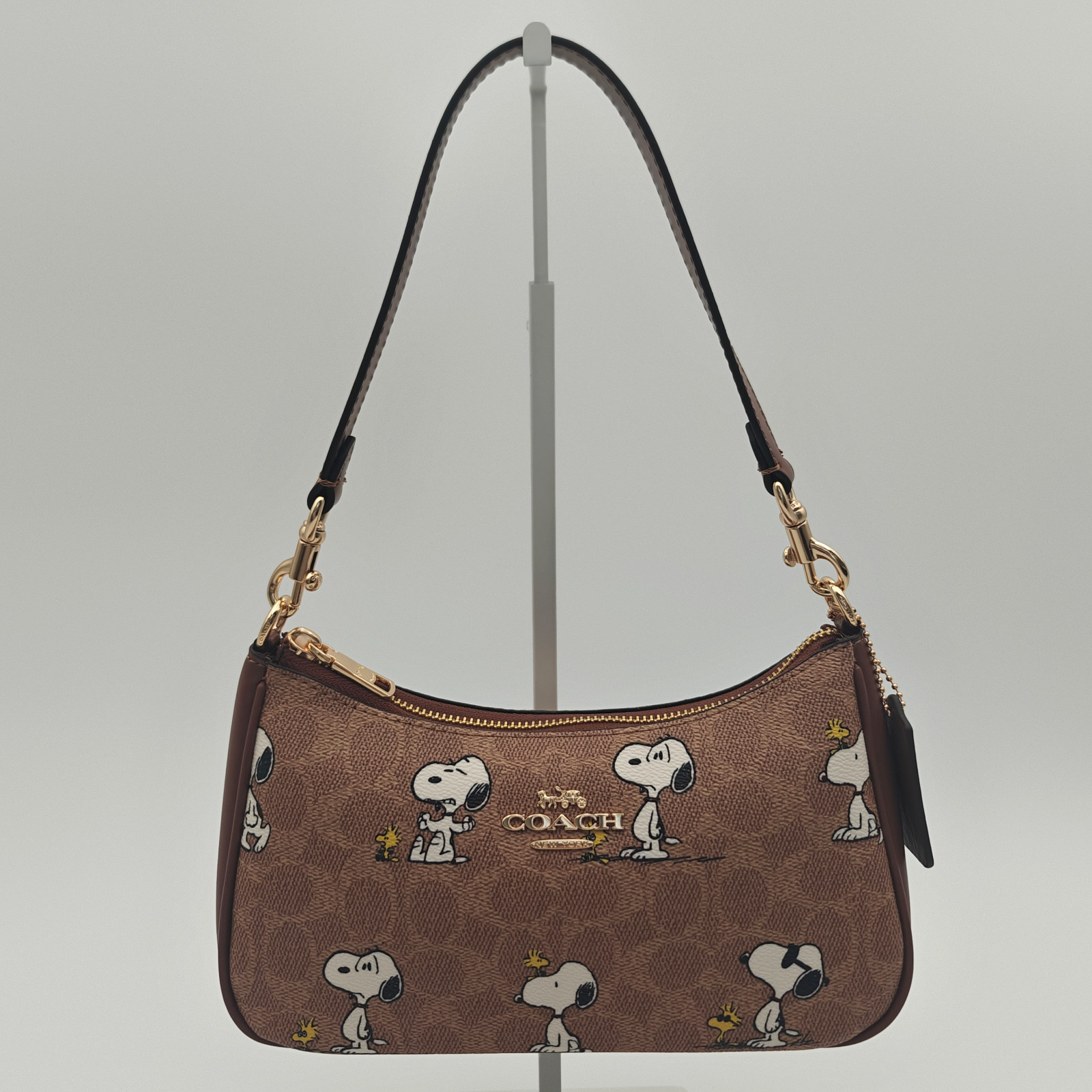 Coach x Peanuts Teri Signature Shoulder Bag CBJ88 Only Unpacked, Never Used Coach x Peanuts Teri Signature Shoulder Bag CBJ88 Only Unpacked, Never Used