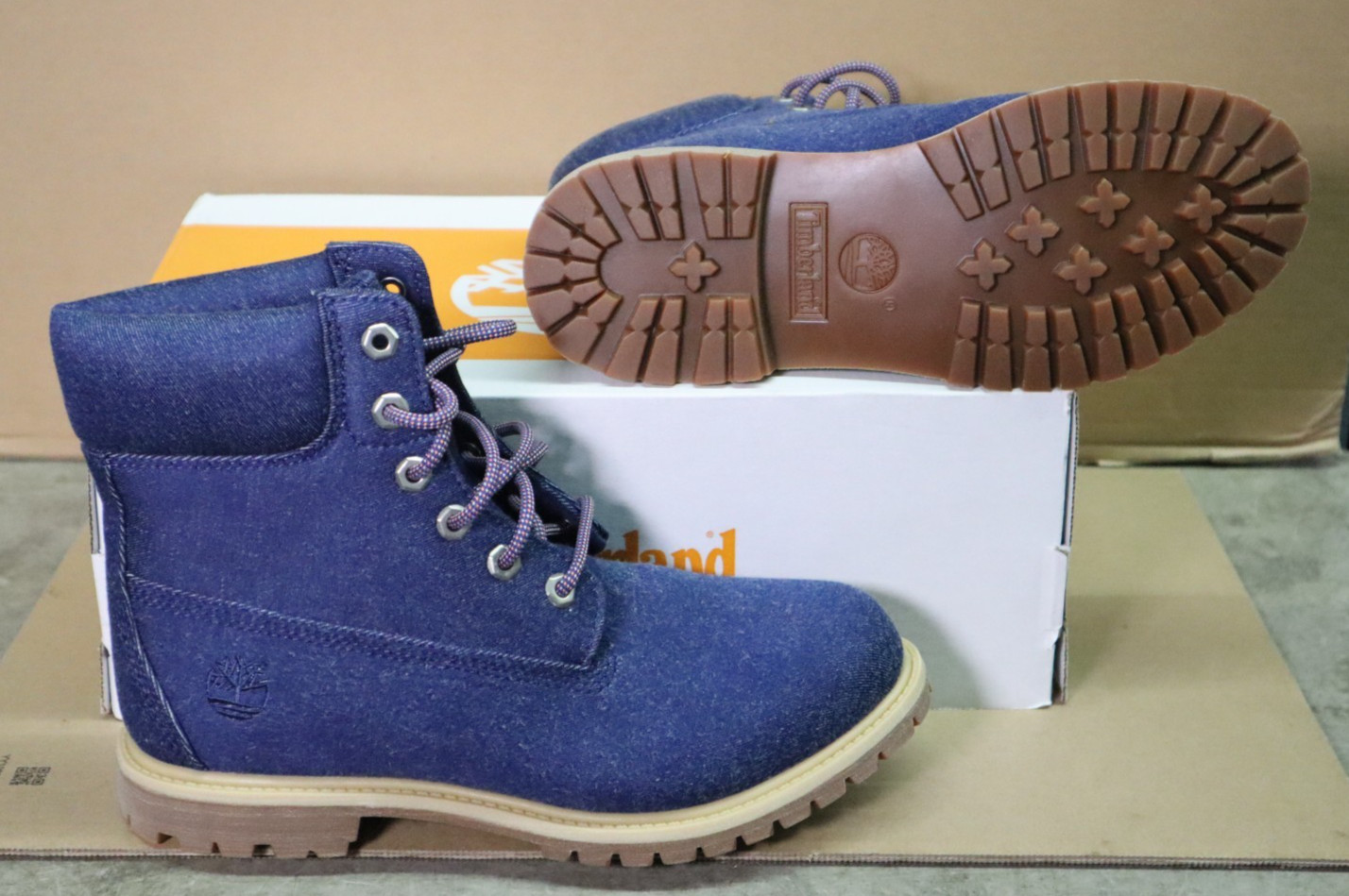 Timberland Premium 6-Inch Lace-Up Boot, Dark Blue Canvas, Women\'s Size 8.5M