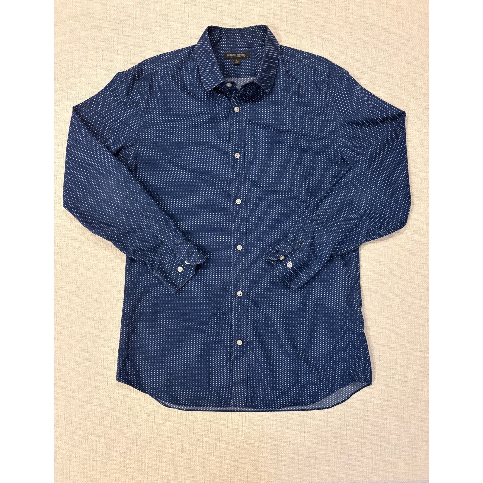 Banana Republic Mens L Non-Iron Slim Fit Navy Geometric Cotton Shirt Banana Republic Mens L Non-Iron Slim Fit Navy Geometric Cotton Shirt