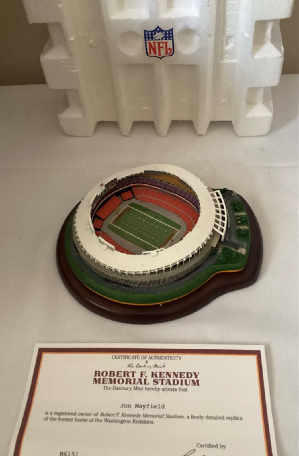 DANBURY MINT.WASHINGTON REDSKINS ROBERT F KENNEDY MEMORIAL STADIUM. BOXED. DANBURY MINT.WASHINGTON REDSKINS ROBERT F KENNEDY MEMORIAL STADIUM. BOXED.
