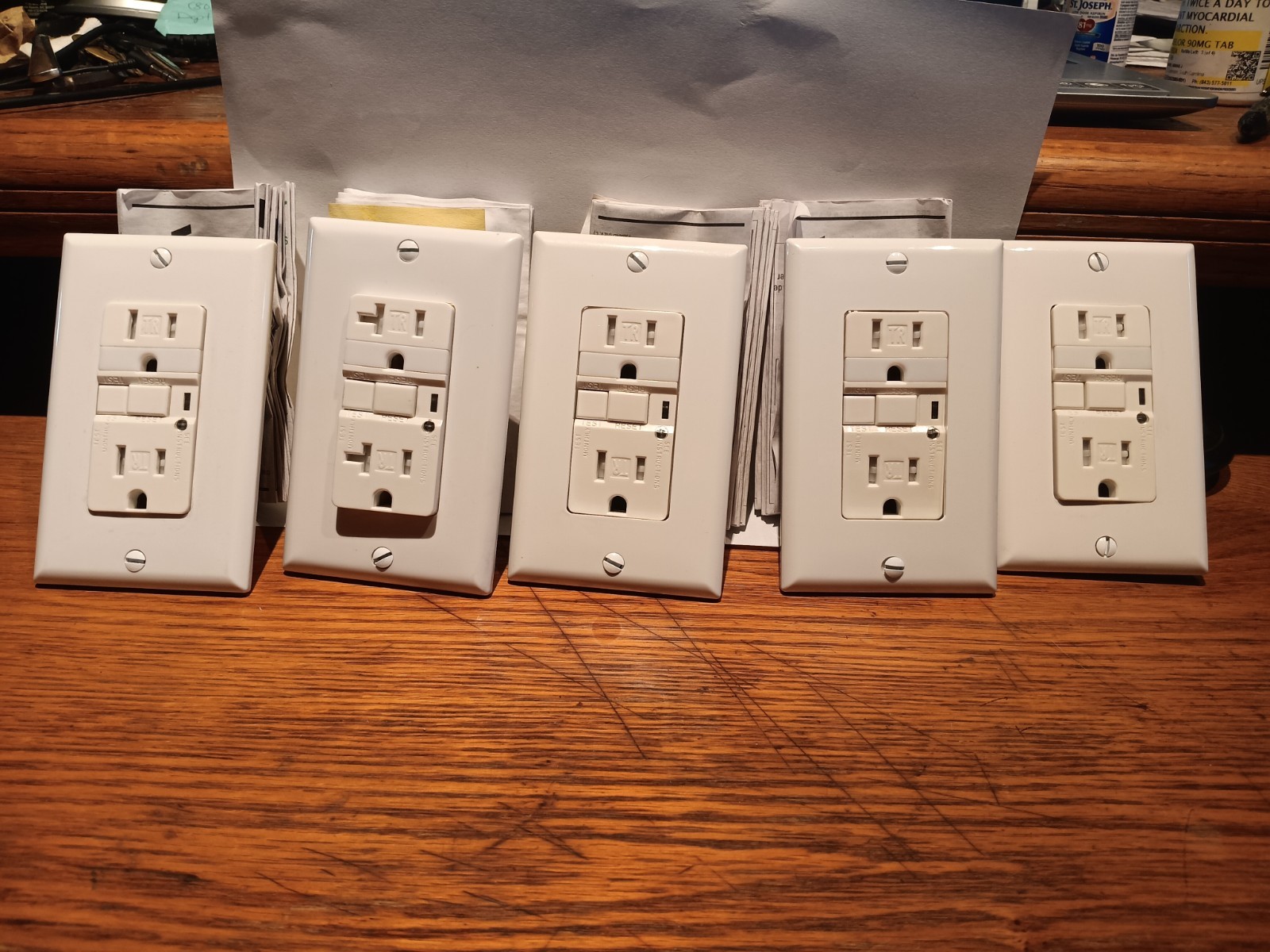 Qty 5 New Eaton 20 Amp GFCI Outlets W/ Covers