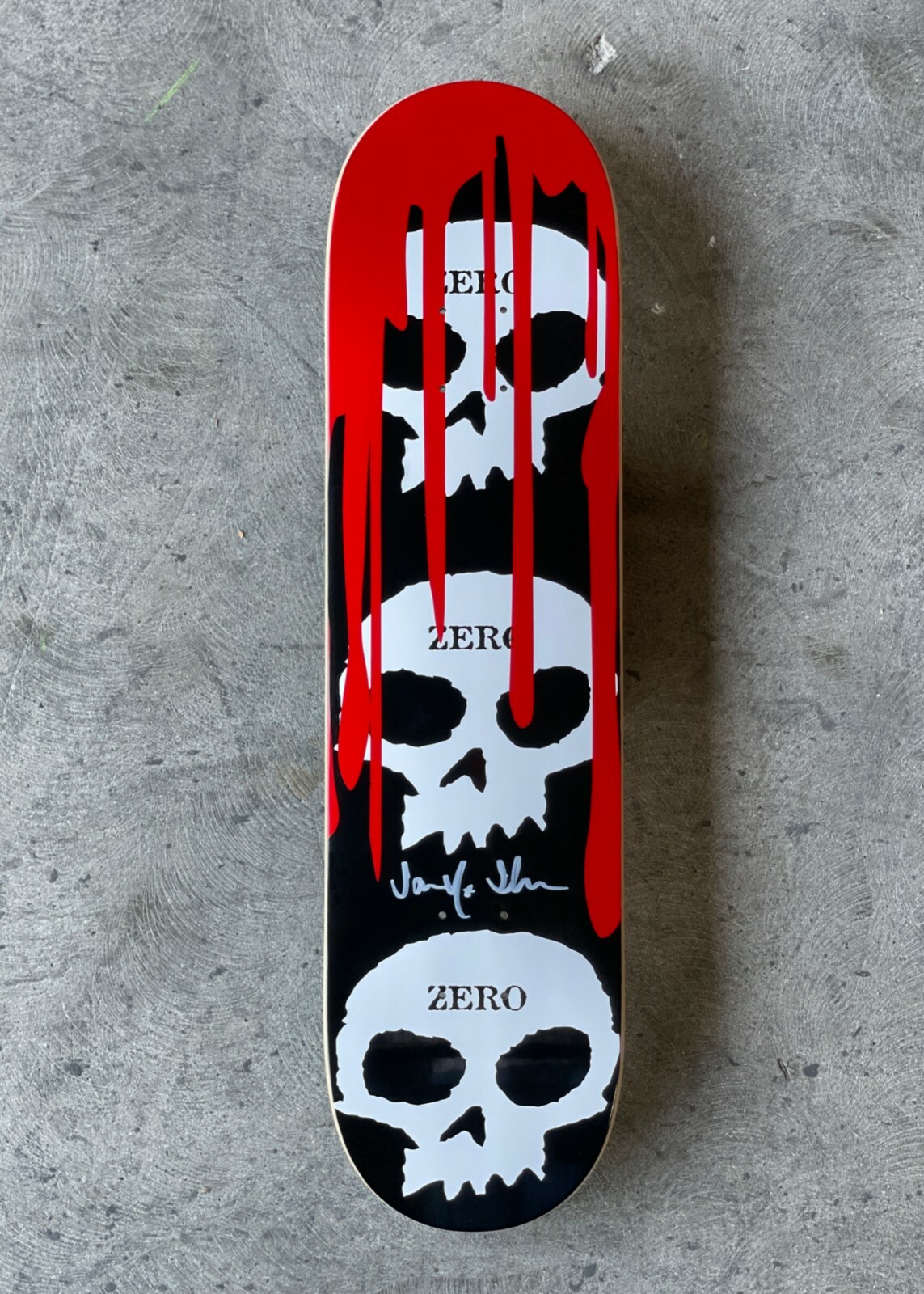 Zero Black '3-skull w Blood' Deck Signed by Jamie Thomas Zero Black '3-skull w Blood' Deck Signed by Jamie Thomas