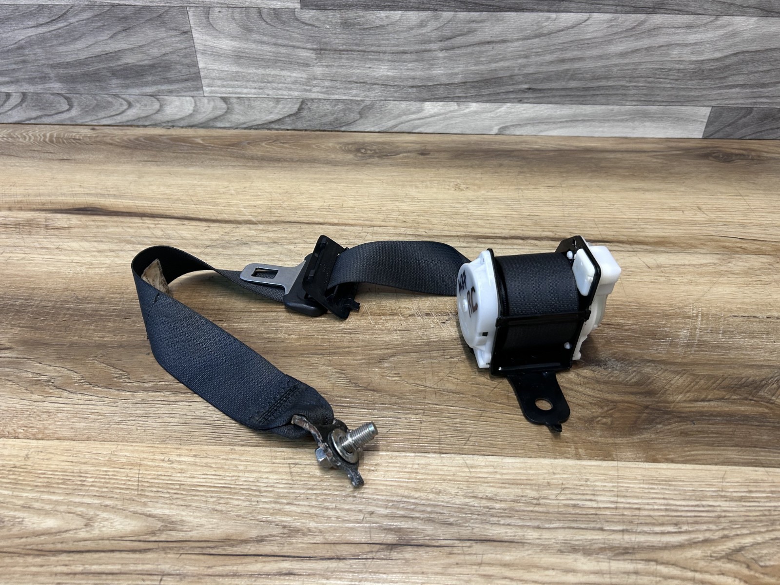 INFINITI M37 Q70 OEM REAR CENTRE SEATBELT RETRACTOR (2011_2019)