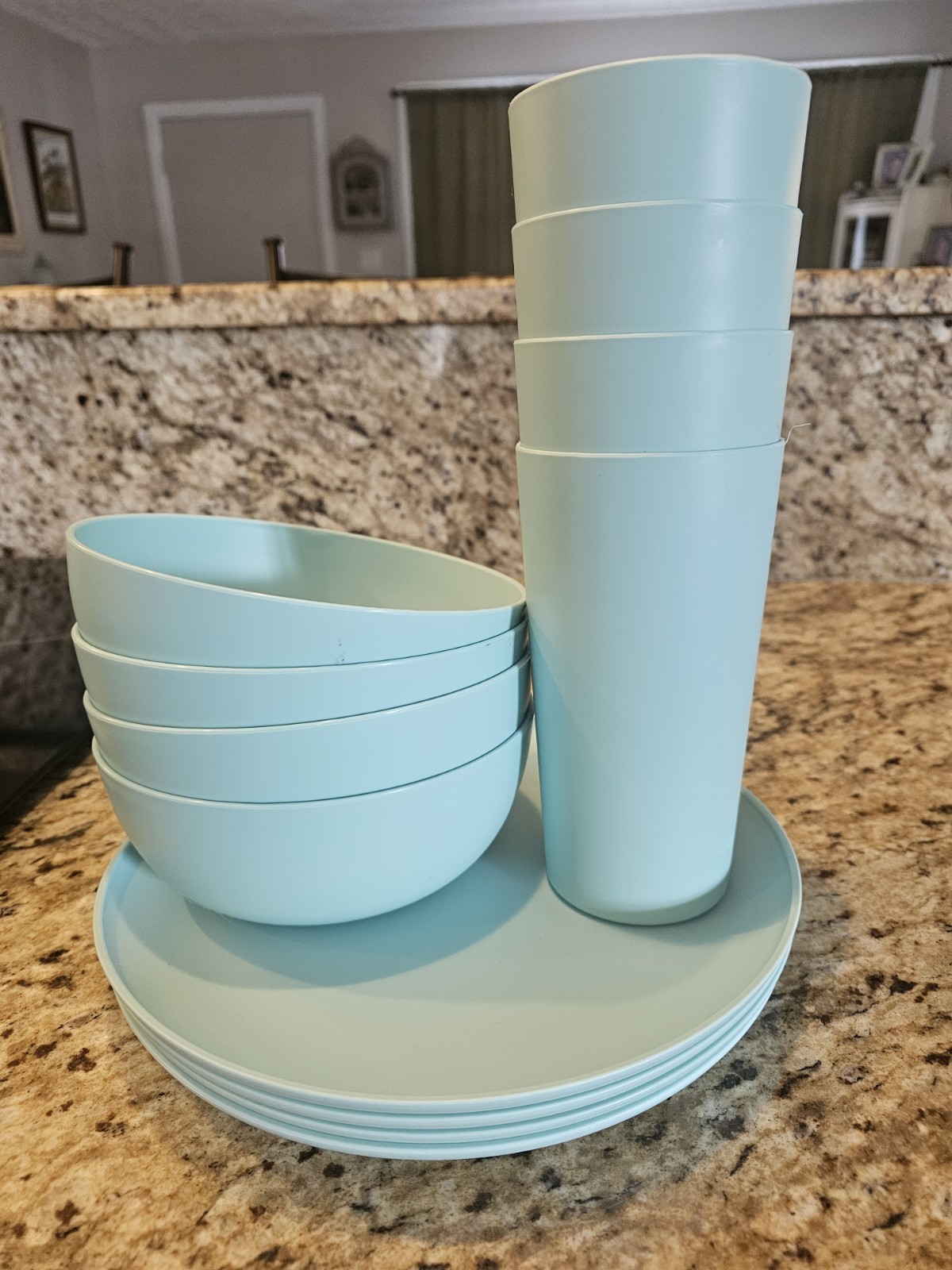 Set of 4 MAINSTAYS Plastic Cereal Salad Bowls, Plates, 26oz Tumblers MINT 38 oz Set of 4 MAINSTAYS Plastic Cereal Salad Bowls, Plates, 26oz Tumblers MINT 38 oz