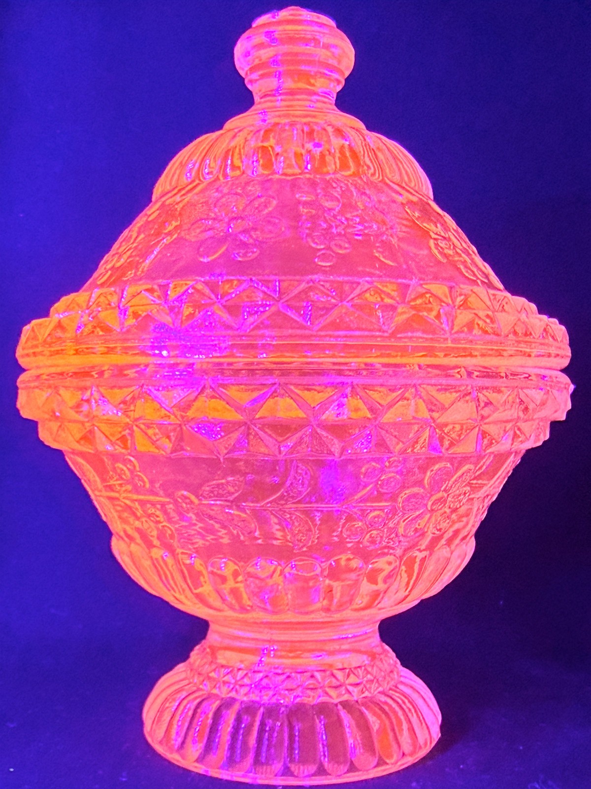 Green Vaseline Uranium glass covered candy dish coffee sugar jar butter selenium