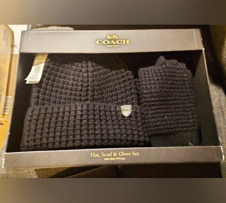 Coach Black Waffle Knit 3-Piece Accessory Set Hat Scarf Gloves - New In Gift Box Coach Black Waffle Knit 3-Piece Accessory Set Hat Scarf Gloves - New In Gift Box