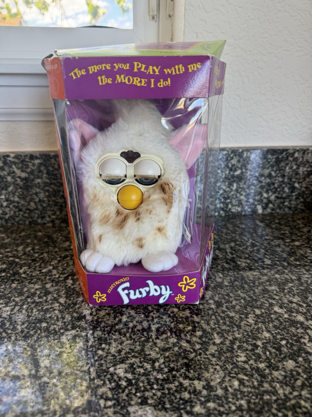 Vintage 1998 Tiger Electronics Snow Leopard Furby Model 70-800 w/ Original Box