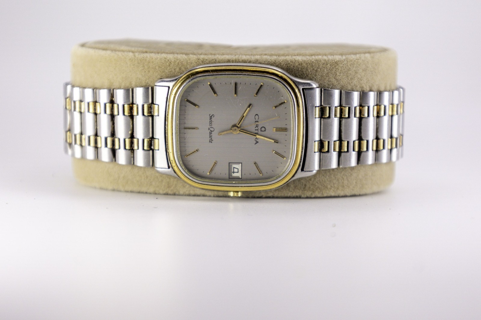 Vintage Certina Swiss Quartz Date Two-Tone Stainless Steel Men\'s Watch Vintage Certina Swiss Quartz Date Two-Tone Stainless Steel Men\'s Watch