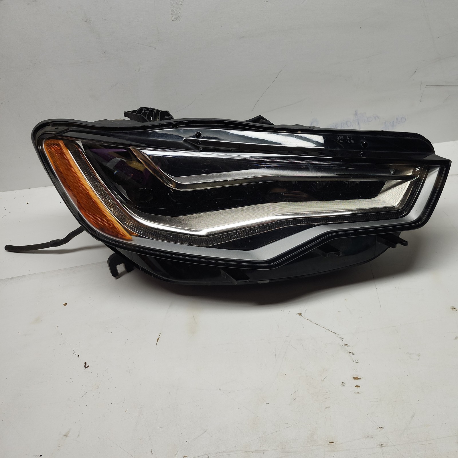 FOR PARTS ONLY 2013 Audi A6 LED Shell RH Right Passenger Headlight 4G0941774B FOR PARTS ONLY 2013 Audi A6 LED Shell RH Right Passenger Headlight 4G0941774B