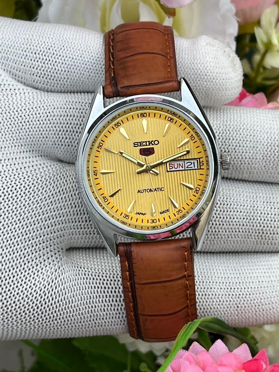 Vintage Seiko 5 Automatic Yellow Dial Day-Date17 Jewels Brown Strap Men\'s Watch