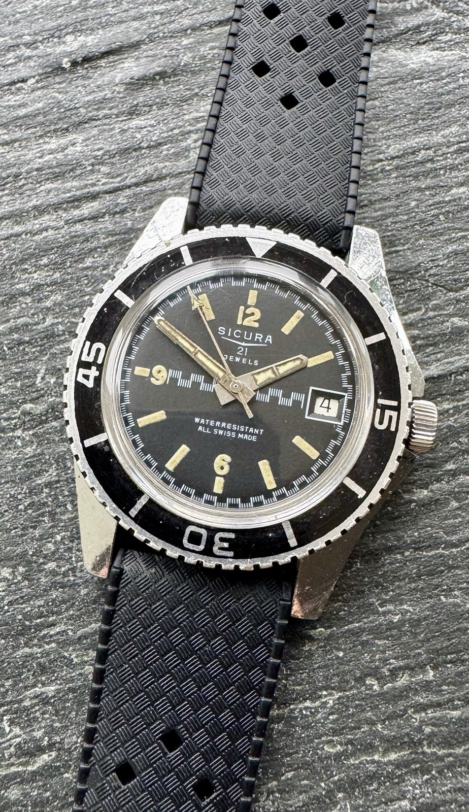 WELL PRESERVED VINTAGE SICURA DIVER MEN WRISTWATCH CIRCA:1970’s