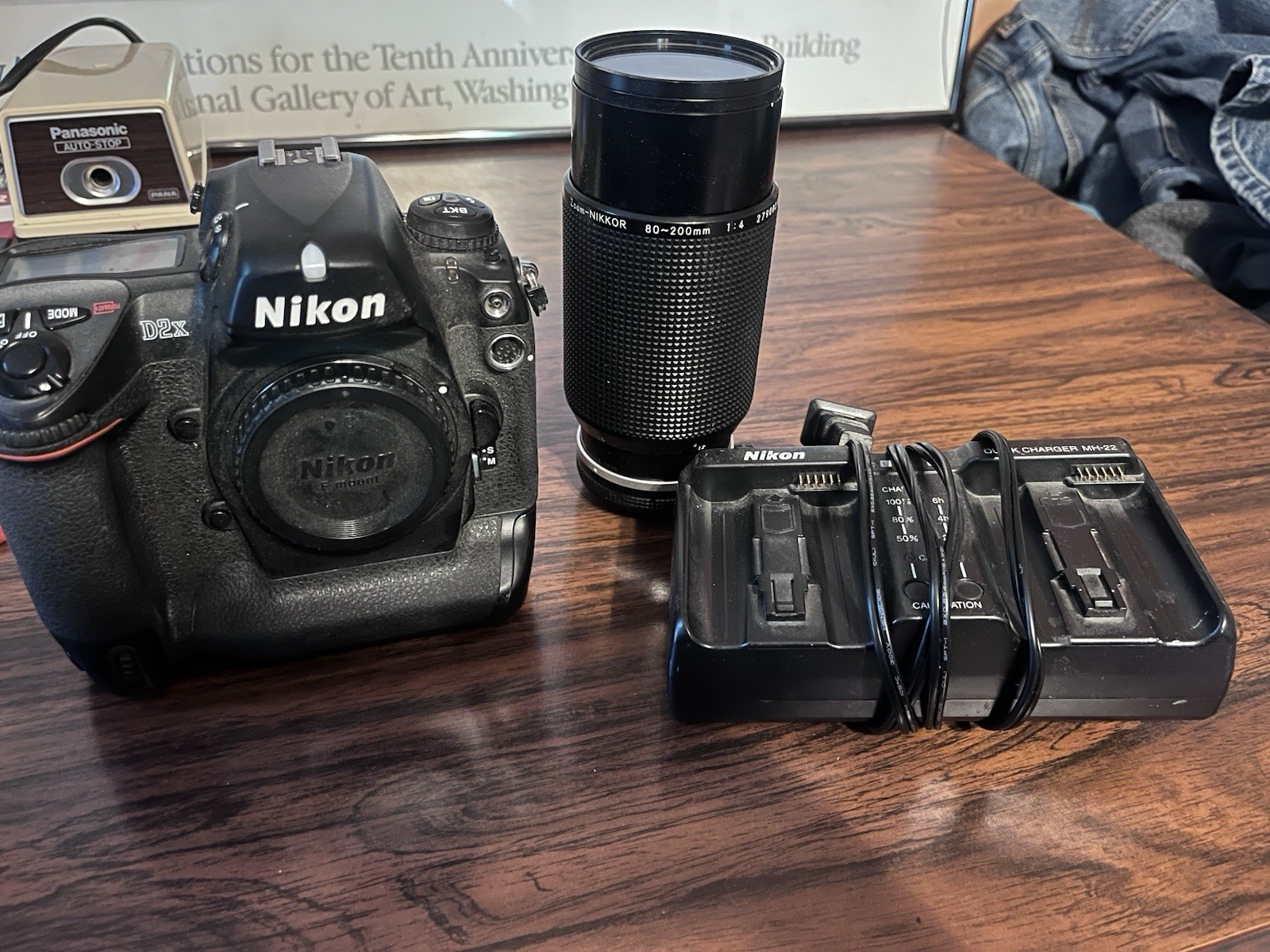 Nikon D2X Digital SLR Camera with Accessories Charger And Lens Nikon D2X Digital SLR Camera with Accessories Charger And Lens