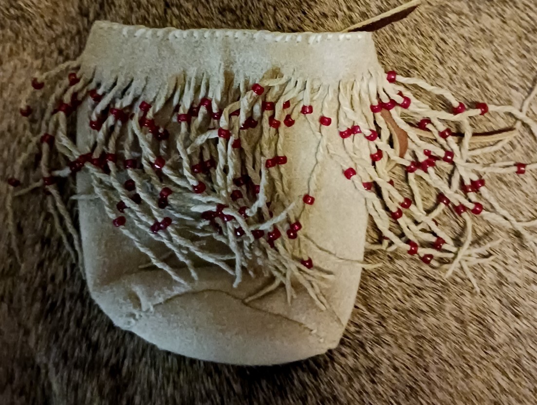 **AWESOME OLDER  NATIVE AMERICAN BUCK SKIN  BAG  NICE  **