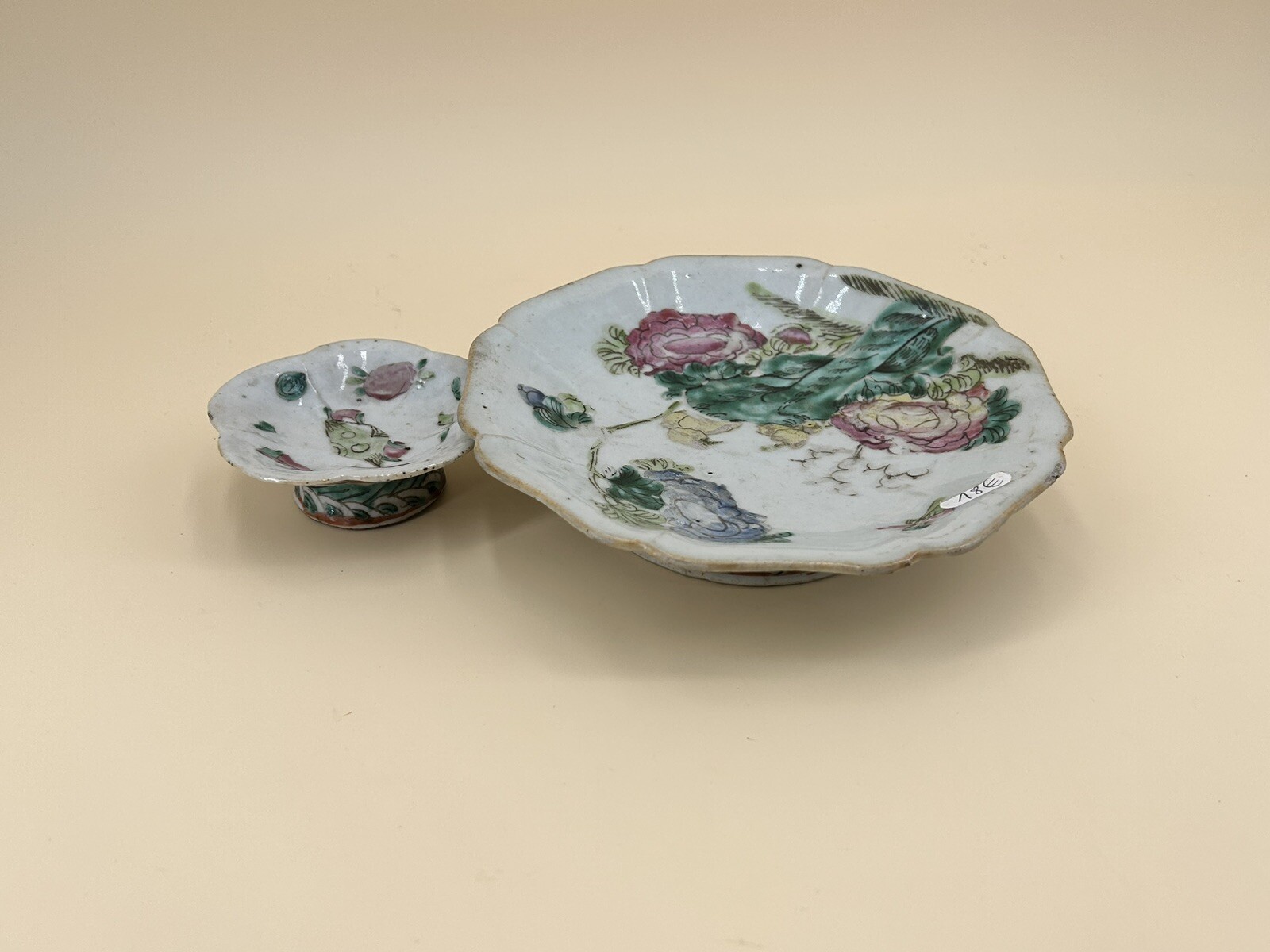 CHINA - 2 ANTIQUE PLATES ON HEEL - ENAMELLED PORCELAIN - D.18cm / D8cm