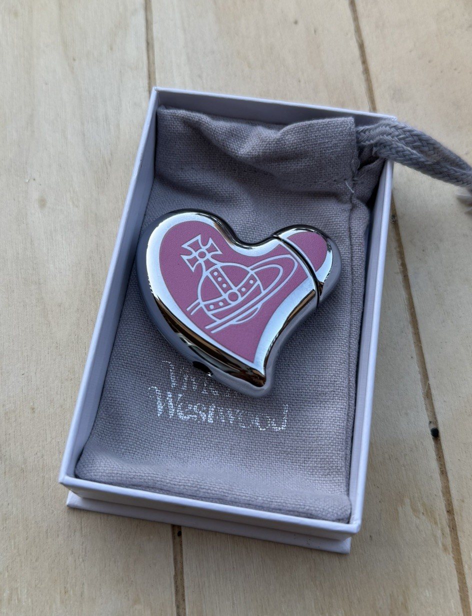 BRAND NEW Vivienne Westwood Silver Pink Heart Orb Lighter Rare (US SELLER) BRAND NEW Vivienne Westwood Silver Pink Heart Orb Lighter Rare (US SELLER)
