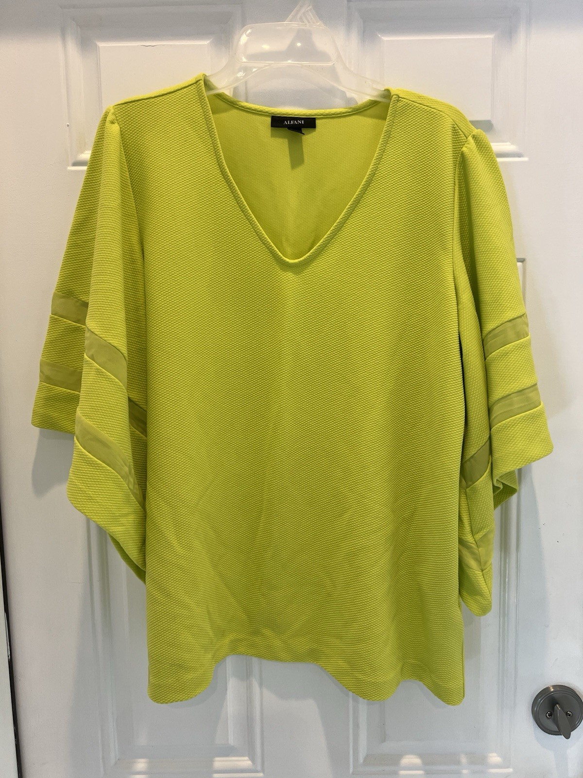 Alfani Womens Green  Blouse Size L NWT V-Neck # 875