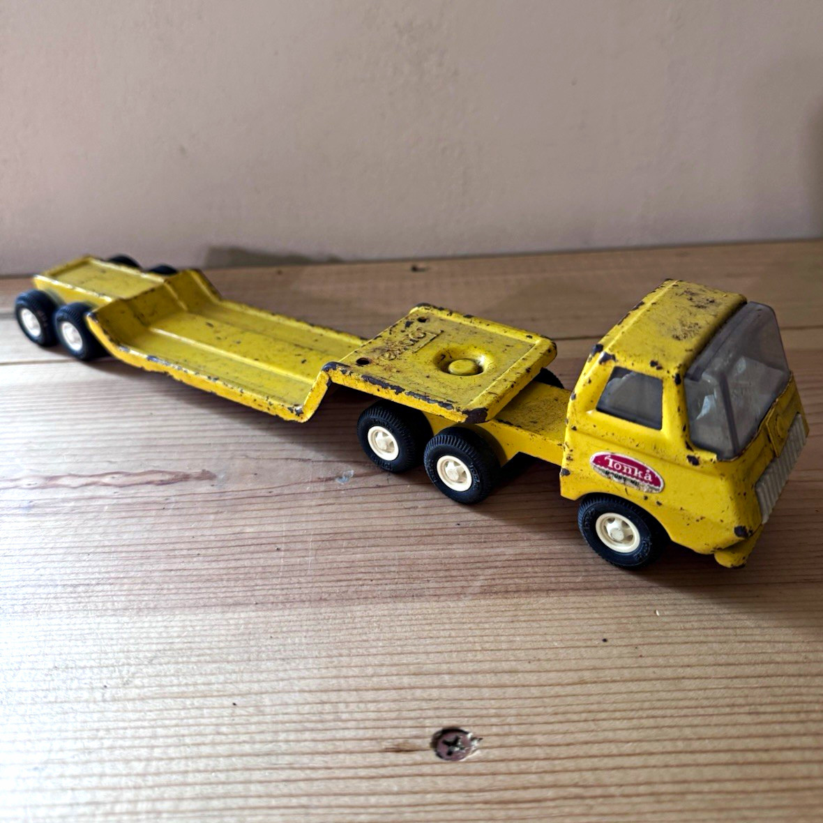 Vintage 1970s Tiny Tonka Yellow Metal Lowboy Flatbed Semi Truck Trailer USA Made Vintage 1970s Tiny Tonka Yellow Metal Lowboy Flatbed Semi Truck Trailer USA Made