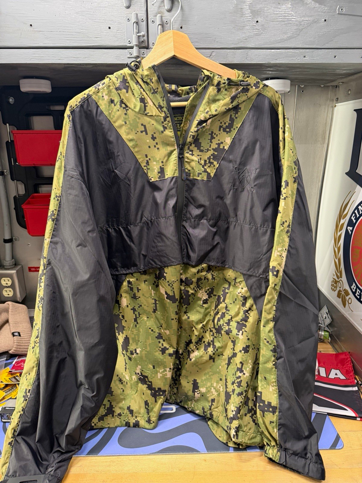 Gen 3.1 Retro Windbreaker in Aor2 / Black (QILO x Irregulars) XL NWOT SOLD OUT
