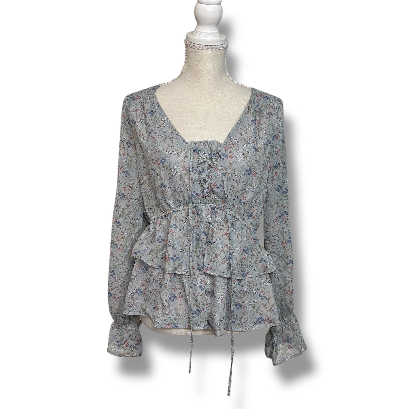 NWT Skies are Blue Aylana Ruffle Detail Peplum Light Grey Blouse Size Medium