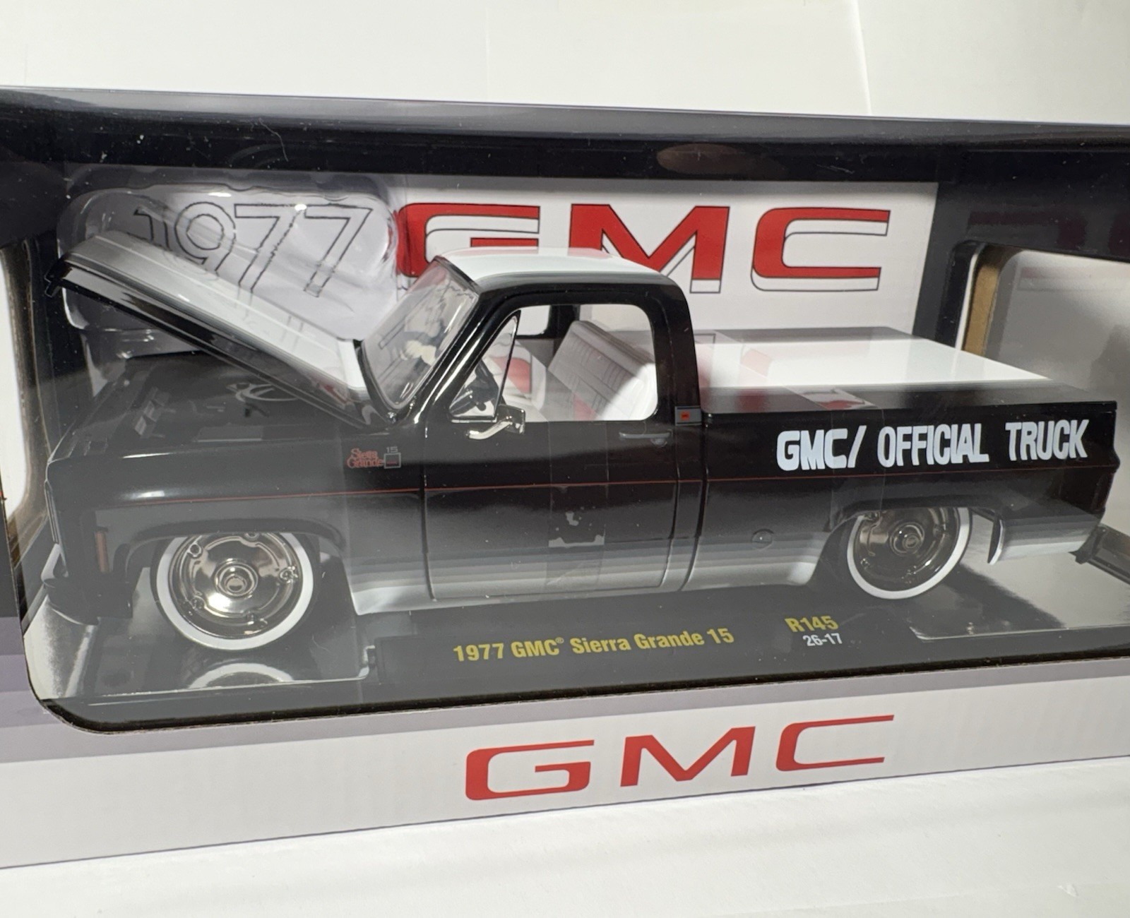 M2 Machines 1977 GMC SIERRA GRANDE 15 OFFICIAL TRUCK SquareBody R145 CHASE 1/24