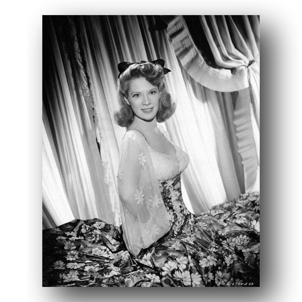 Dinah Shore Photo 8x10 Up In Arms 1944 Publicity Portrait United States Dinah Shore Photo 8x10 Up In Arms 1944 Publicity Portrait United States