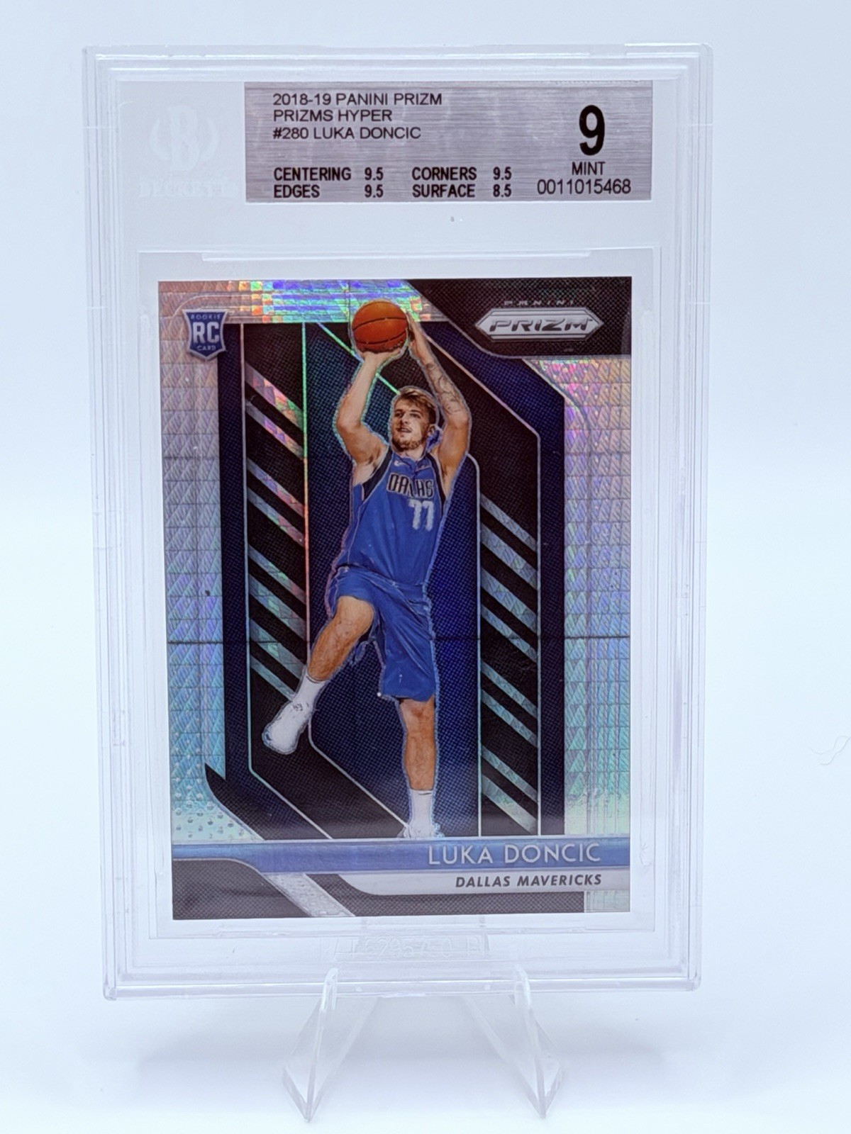 Luka Doncic Rookie 2018-19 Panini Prizm #280 Hyper Prizm RC BGS 9 Mint