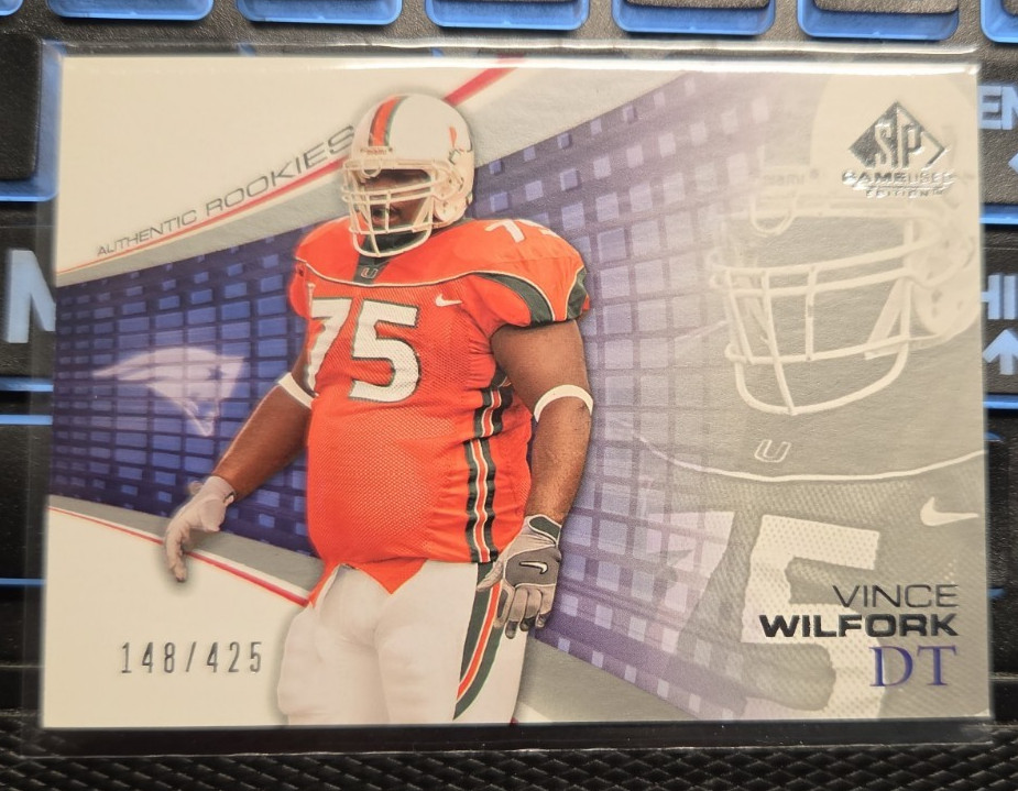 Vince Wilfork Rookie 2004 SP Game Used #190 Ser #148/425 / Patriots / Hurricanes Vince Wilfork Rookie 2004 SP Game Used #190 Ser #148/425 / Patriots / Hurricanes