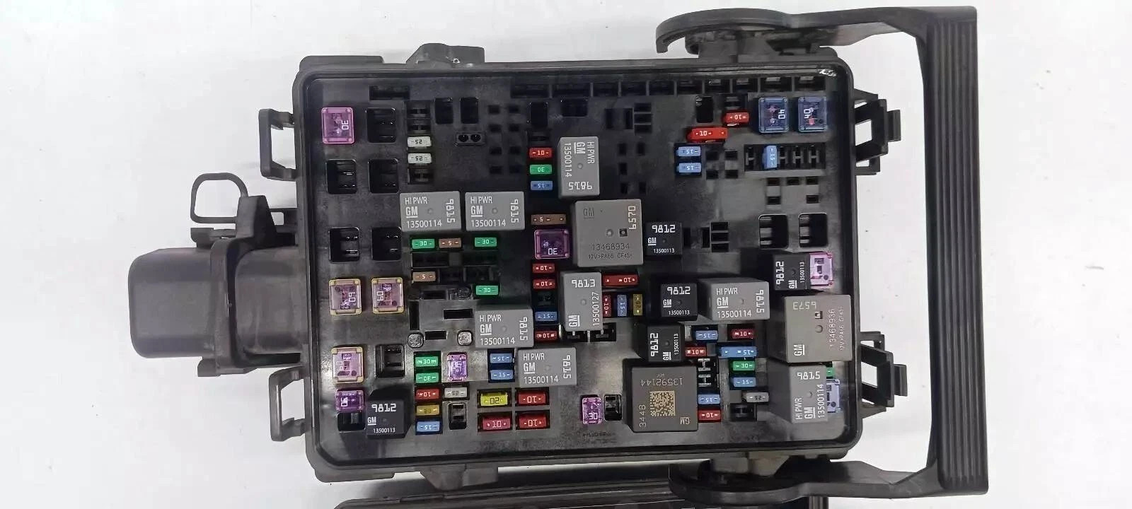 2015-2019 Chevy Silverado 2500 3500 Pickup Engine Fuse Box