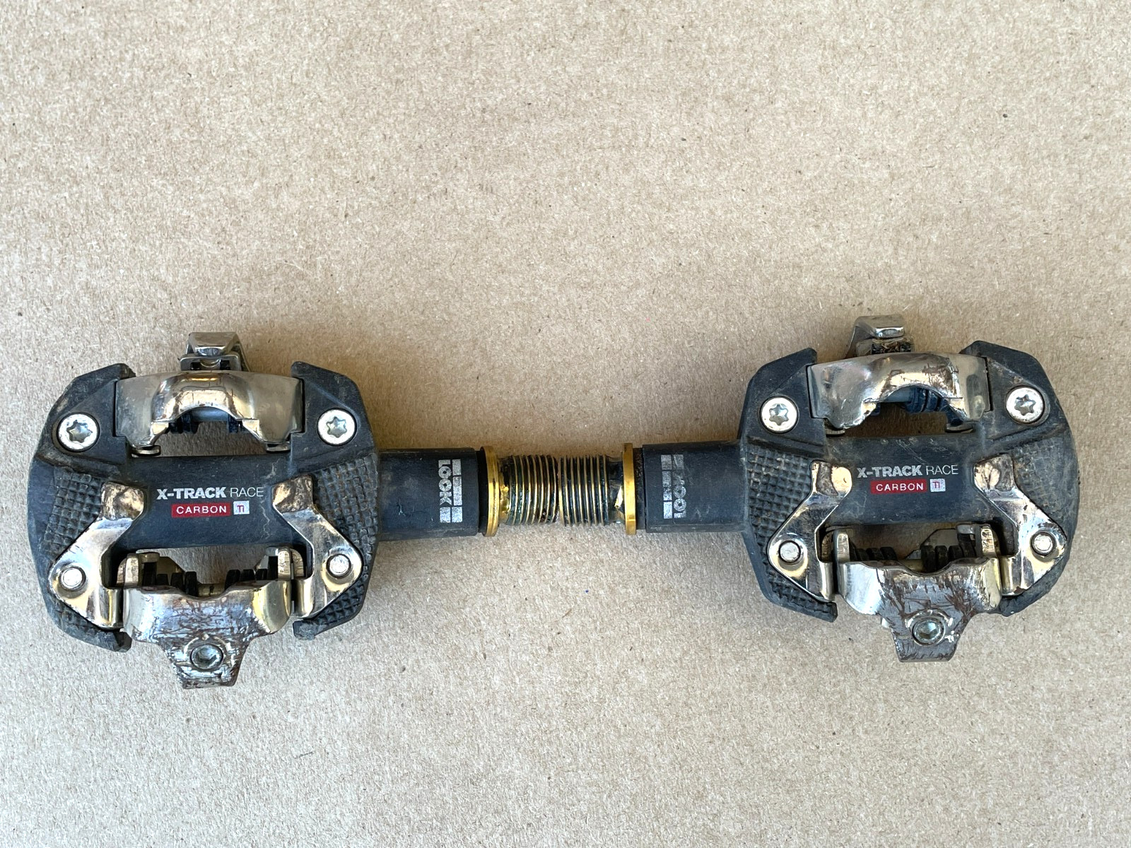 Look X-Track Race Carbon MTB Clipless Pedals Ti Spindle Black/Gold Look X-Track Race Carbon MTB Clipless Pedals Ti Spindle Black/Gold