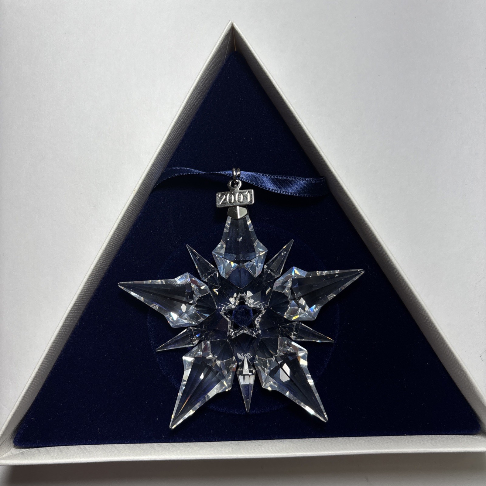 Swarovski 2001 Annual Christmas Ornament Crystal Star Snowflake 267941 Box COA Swarovski 2001 Annual Christmas Ornament Crystal Star Snowflake 267941 Box COA