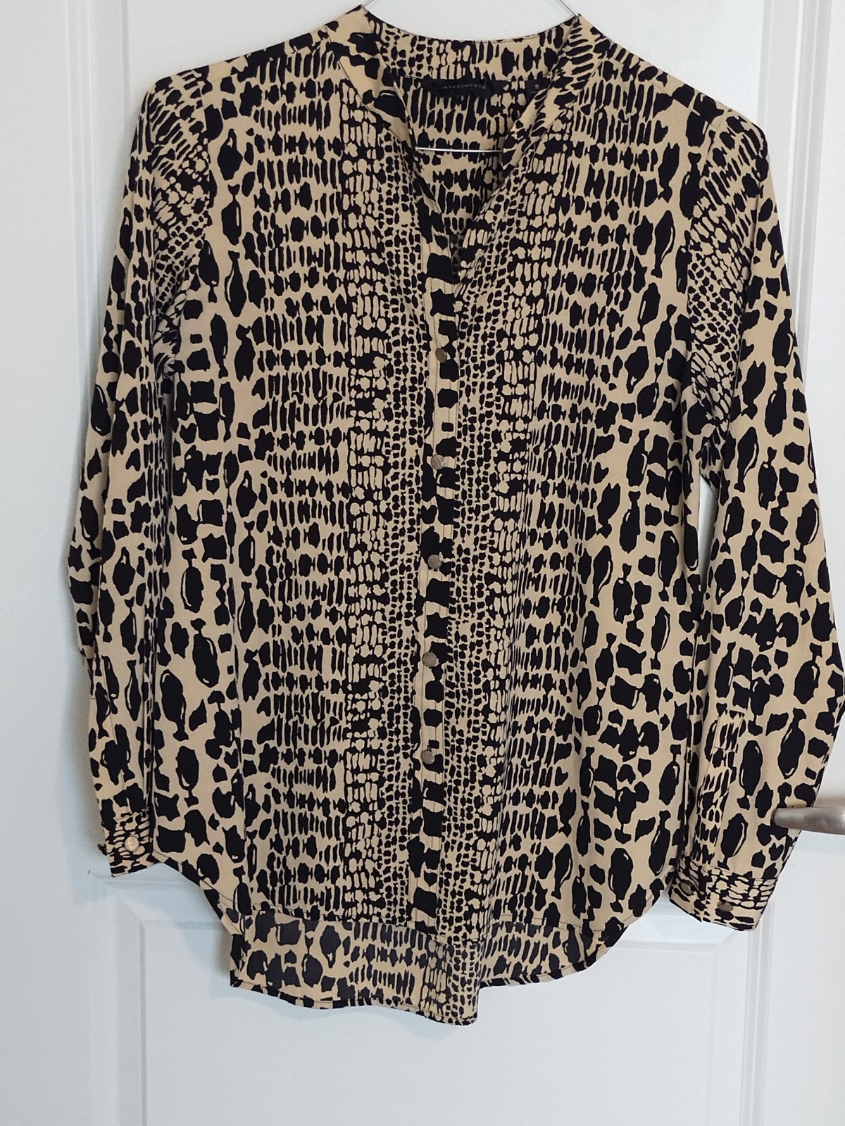 Investments Elegant Animal /ReptilePrint Button Front Shirt  Sz. S /lg sleeve