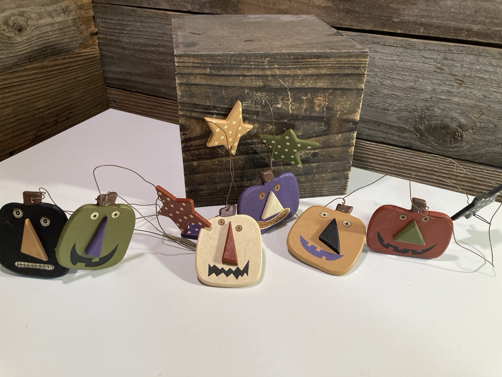 Primitive Style Wooden Halloween Garland - Pumpkins & Stars Folk Art Primitive Style Wooden Halloween Garland - Pumpkins & Stars Folk Art