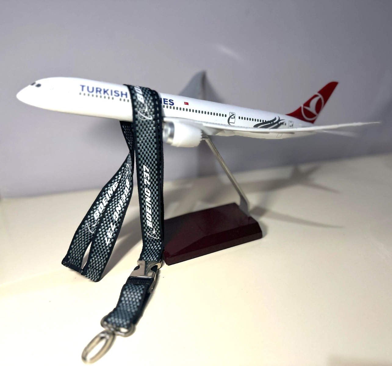 BOEING 737 CARBON FIBER LANYARD / BRAND NEW / PILOT / CABIN CREW BOEING 737 CARBON FIBER LANYARD / BRAND NEW / PILOT / CABIN CREW