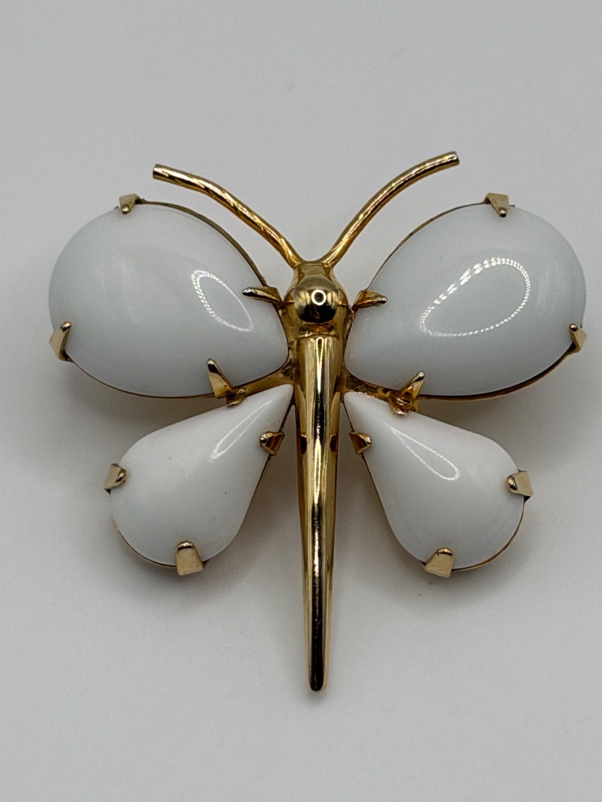 Vintage Napier Dragonfly Brooch Milk Glass Insect Gold Tone Pin Vintage Napier Dragonfly Brooch Milk Glass Insect Gold Tone Pin