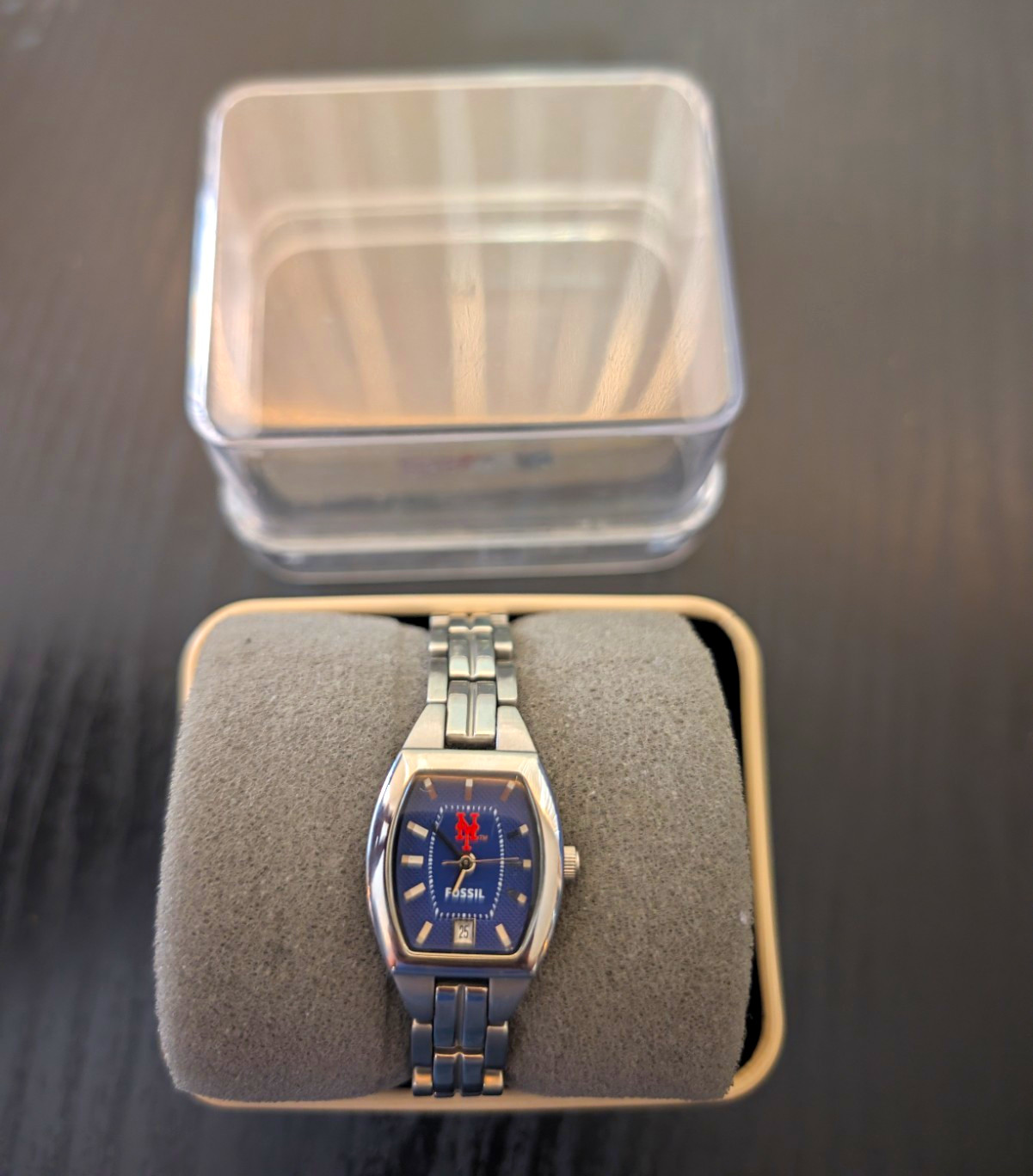 NY Mets Fossil Women\'s Quartz Analog Wristwatch Blue Dial Silver Steel Bracelet