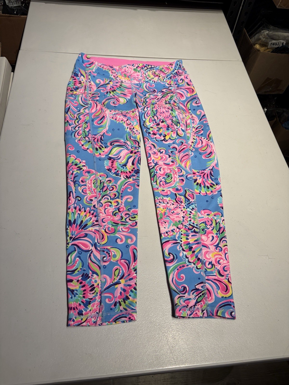 Lilly Pulitzer Leggings Women\'s Medium Luxletic Crop Pink Floral Paisley Print Lilly Pulitzer Leggings Women\'s Medium Luxletic Crop Pink Floral Paisley Print