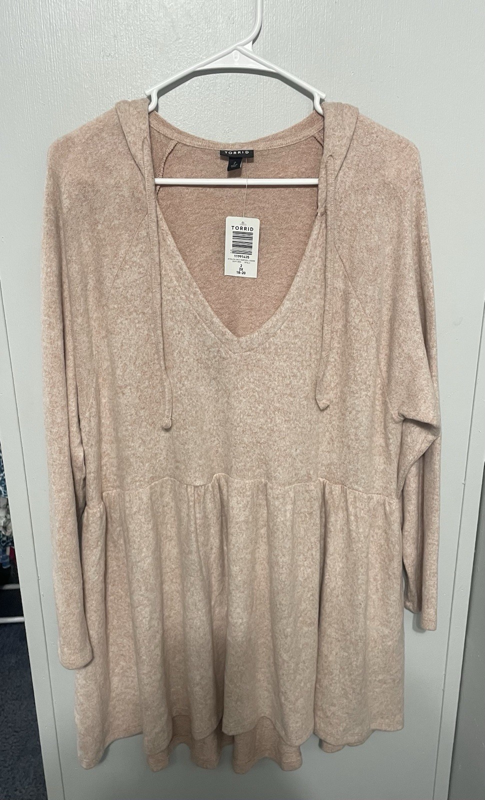 NWT Torrid Size 2 pink v- neck knit swing tunic pullover hoodie NWT Torrid Size 2 pink v- neck knit swing tunic pullover hoodie