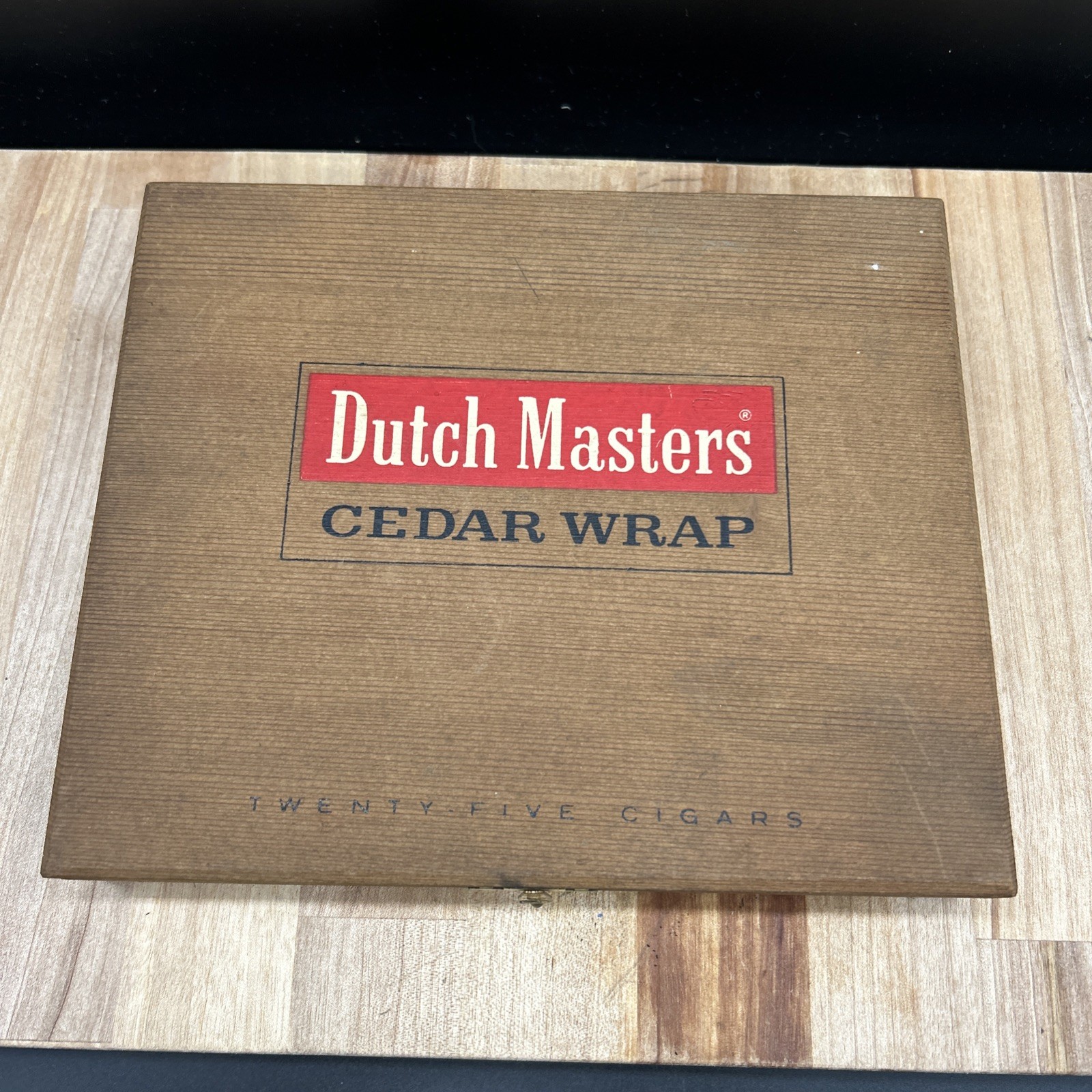 Vintage Dutch Masters Cedar Wrap Cigar Box With Hinged Lid For 25 Cigars EMPTY